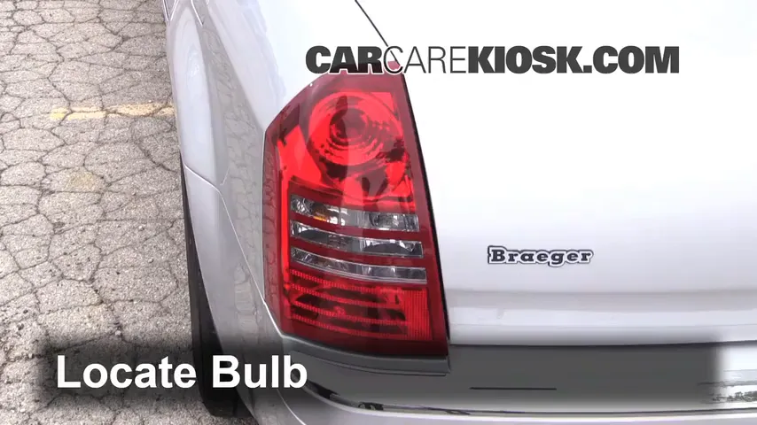 2005 Chrysler 300 C 5.7L V8 Lights Tail Light (replace bulb)